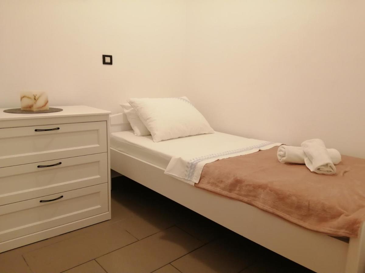 Apartmani Nizic Jadranovo Buitenkant foto
