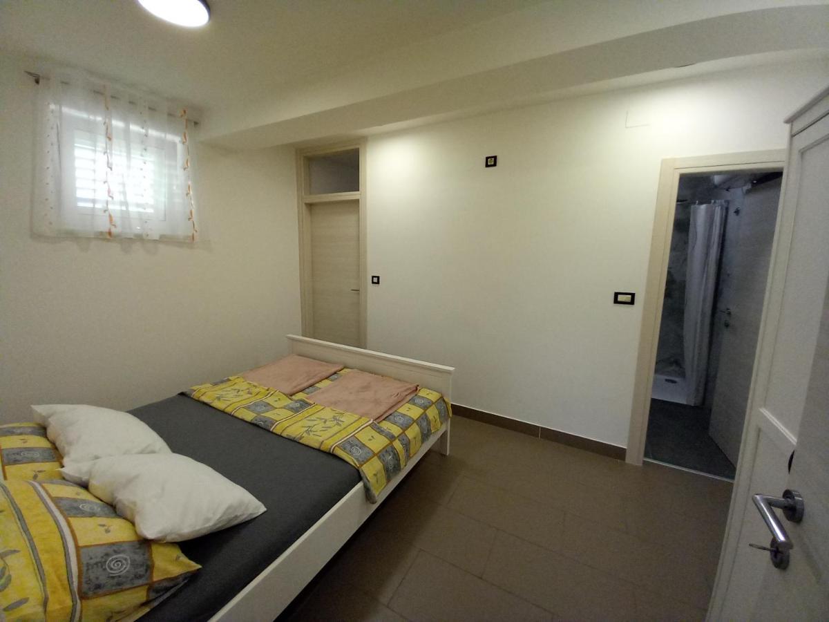 Apartmani Nizic Jadranovo Buitenkant foto