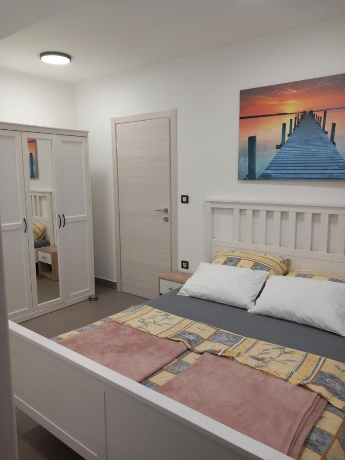 Apartmani Nizic Jadranovo Buitenkant foto