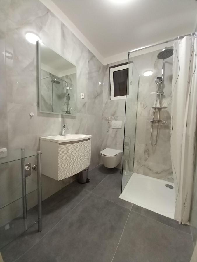 Apartmani Nizic Jadranovo Buitenkant foto