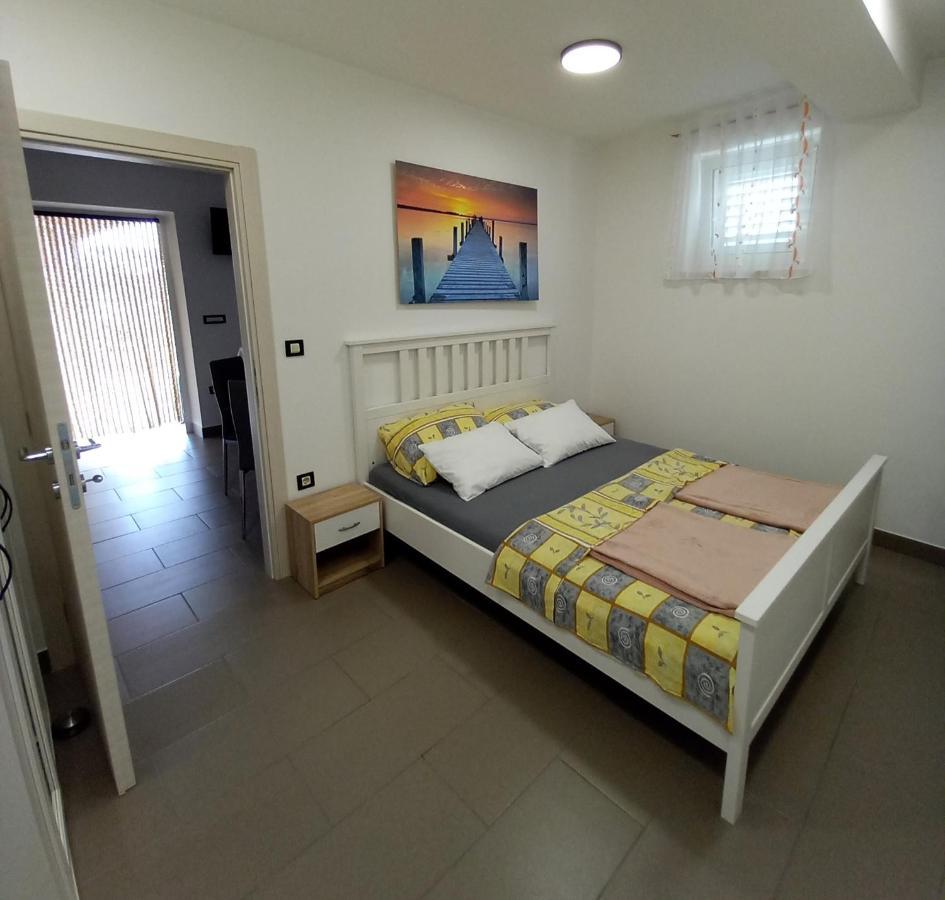 Apartmani Nizic Jadranovo Buitenkant foto